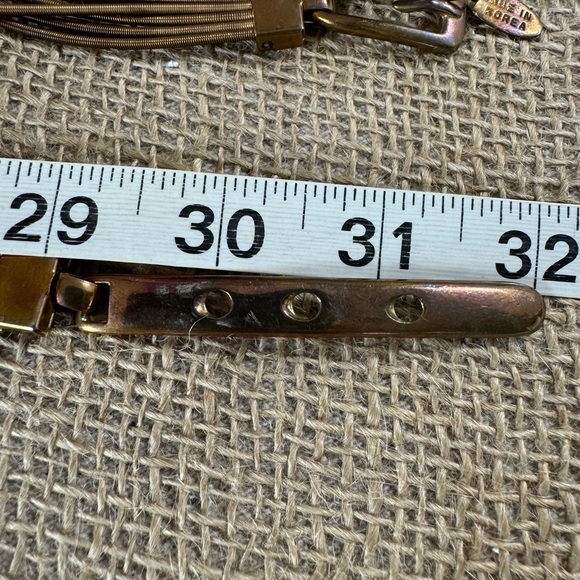 Vintage 1980’s women’s designer Motion East metal stretch belts S-M 30-34 inch - Picture 9 of 12